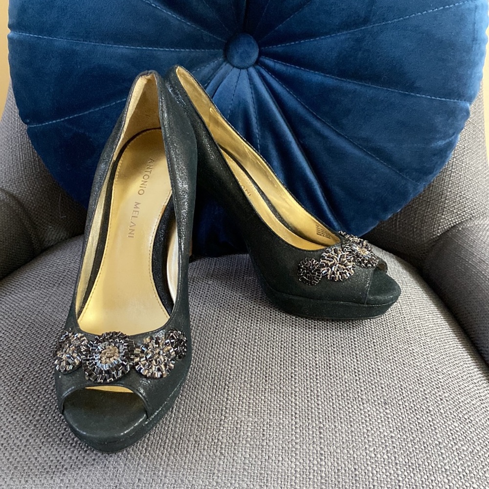 Antonio Melani peep toe platform pumps with 4.5" heels. Suede like material.